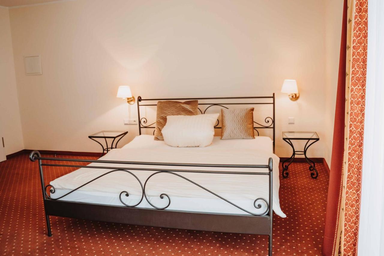 Hotel Am Wallgraben Брилон Экстерьер фото