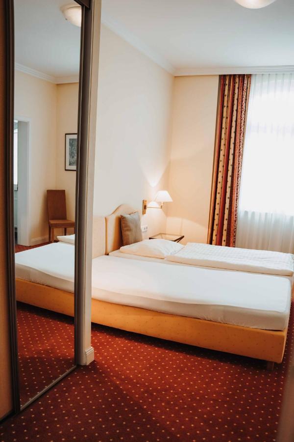 Hotel Am Wallgraben Брилон Экстерьер фото